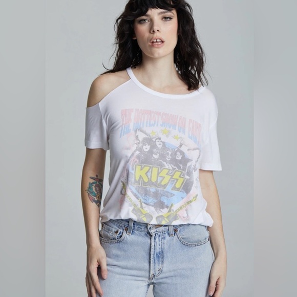 RECYCLED KARMA KISS The Hottest Show On Earth Tee - Picture 1 of 8